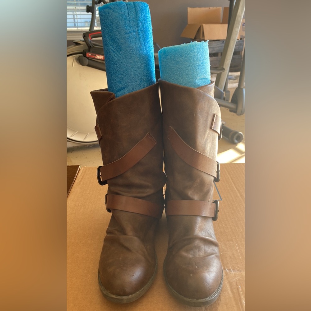 Boots - Picture 2 of 3